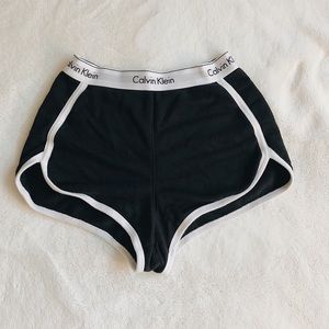 LIKE NEW Calvin Klein logo band shorts